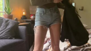 Tattooed OnlyFans Model Yourivoryfox’s Masturbation Show